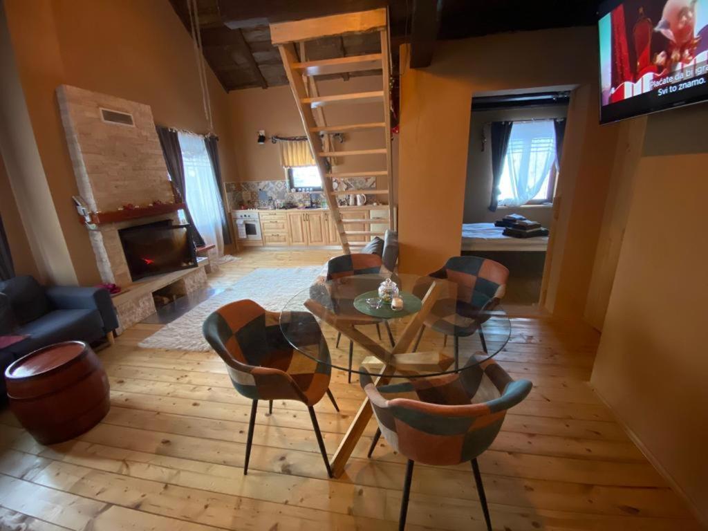 Chalet House S&d